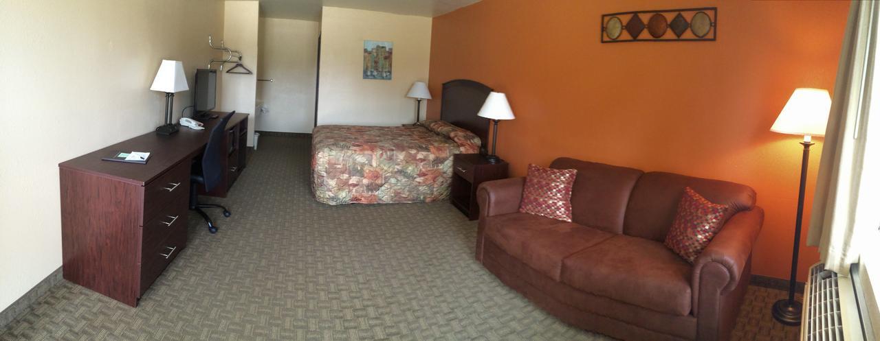 Cottonwood & Motel